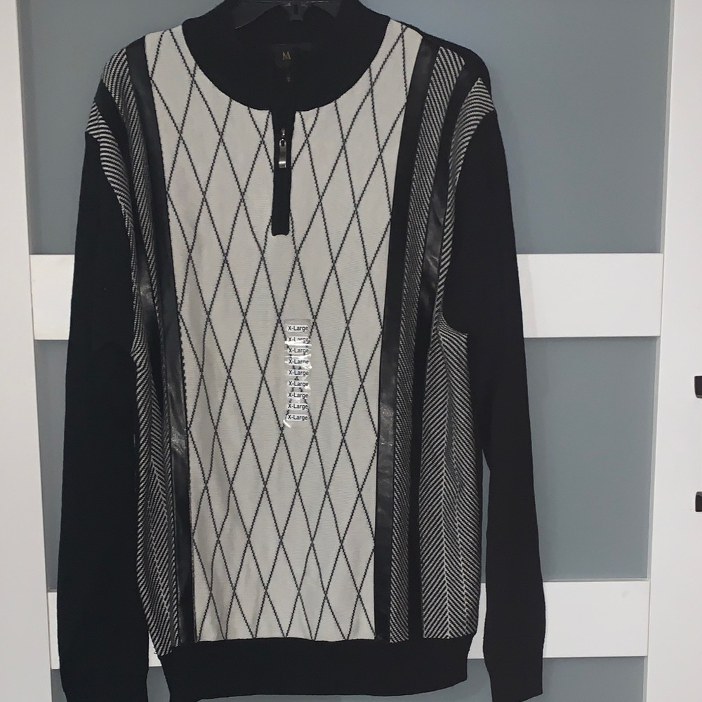 Elegant Black and white Sweater for Men